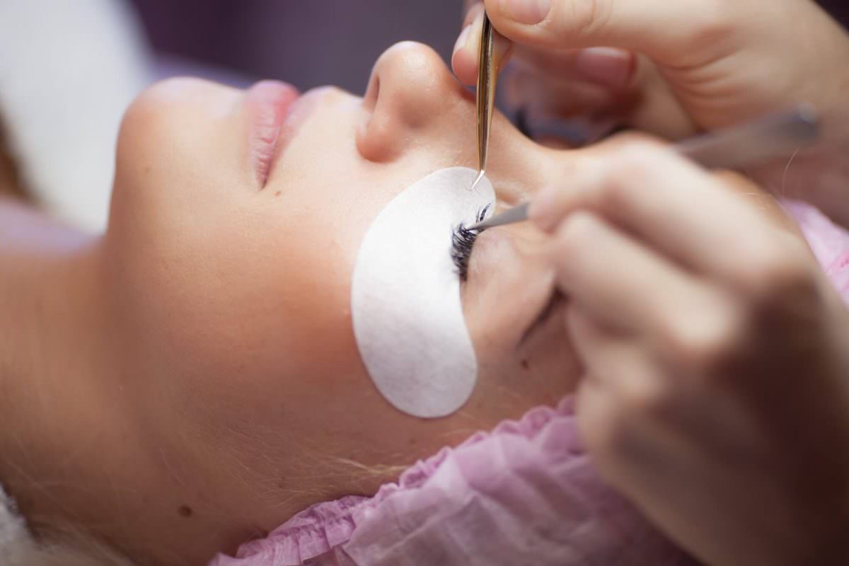 Eyelash extensions in Rome