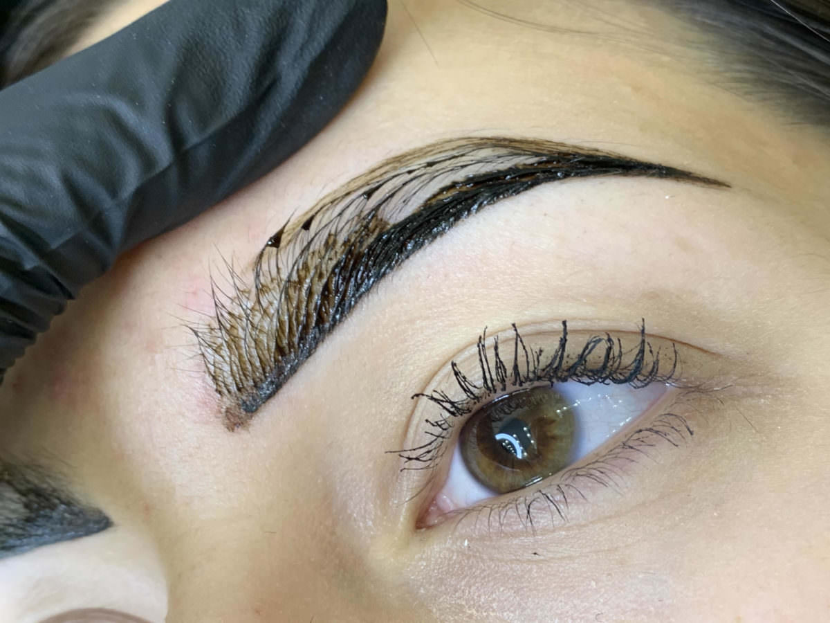 Eyebrow tinting with Henna Beauty Salon in Rome Angel Beauty Lounge