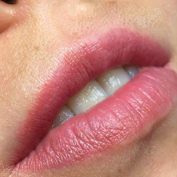 Permanent make-up lips